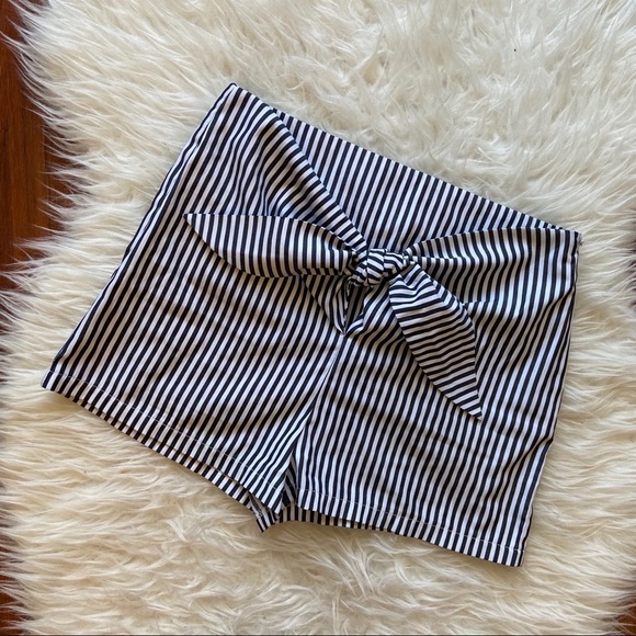 Dress Forum Pants - Striped Shorts